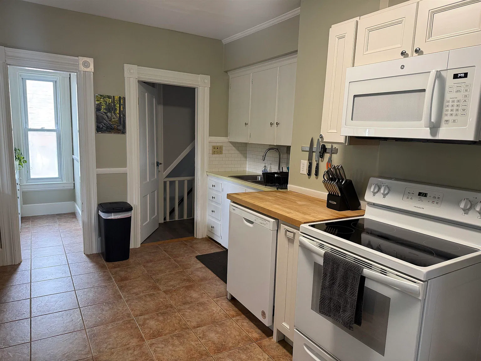 2 bed, 1.0 bath, 1208 sqft, $1,850 — Photo 3