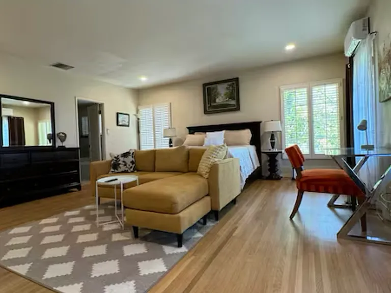 Huntington Cir — Photo 6