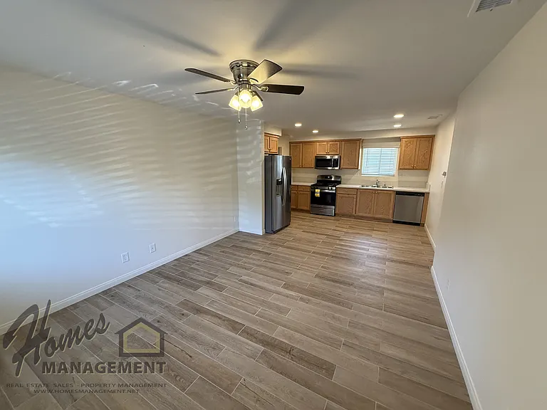 787-789 N Alda Dr — Photo 2