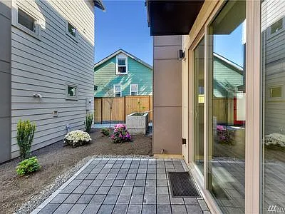 4718 8th Ave NE — Photo 21