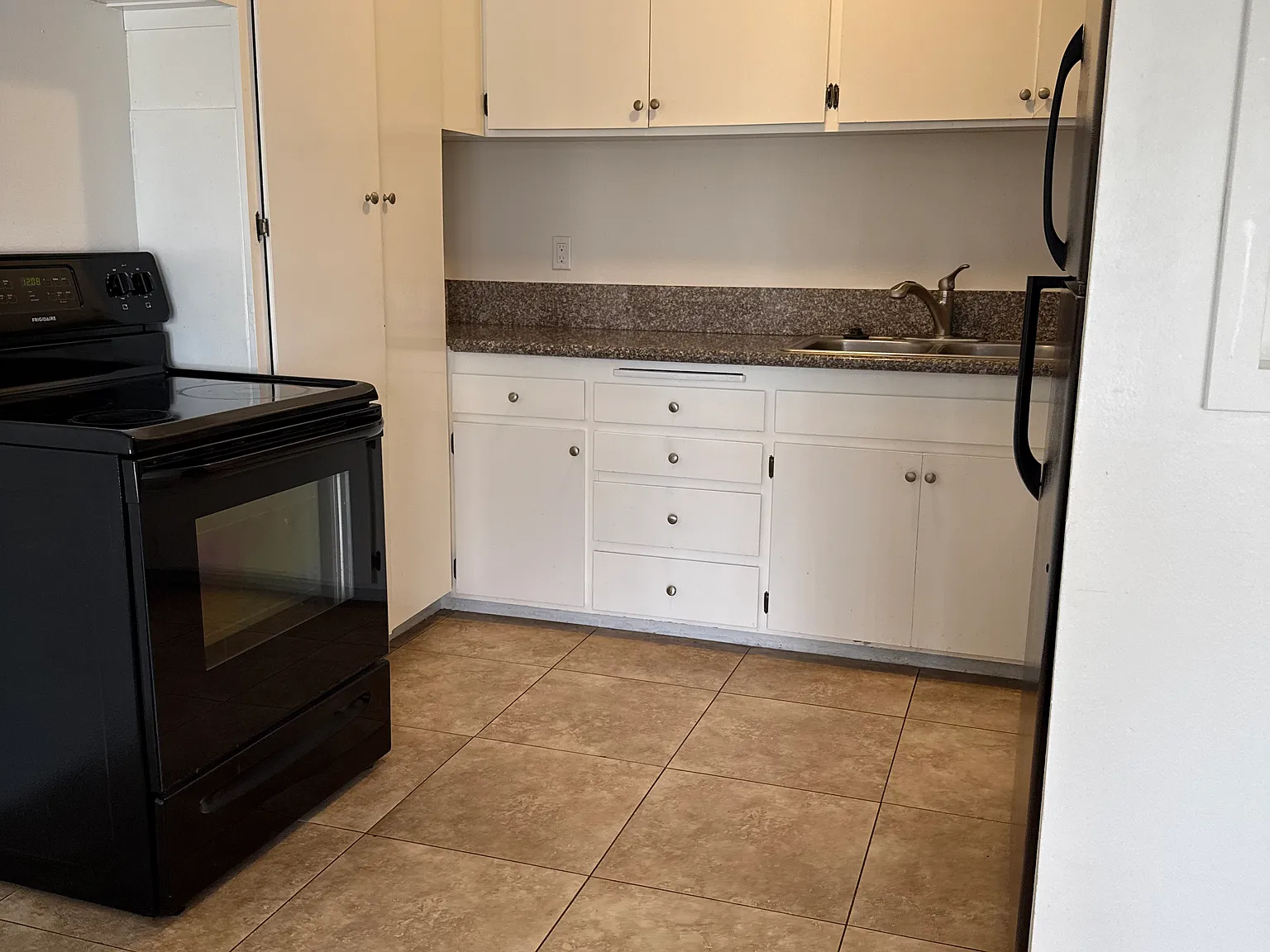 1 bed, 470 sqft, $2,100 — Photo 2