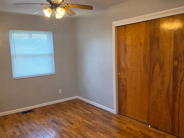 5915 Boettcher Ct — Photo 9
