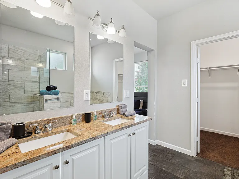 200 E Rogers St — Photo 15