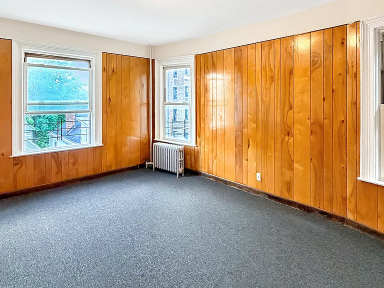 MASTER BEDROOM (UN-STAGED)