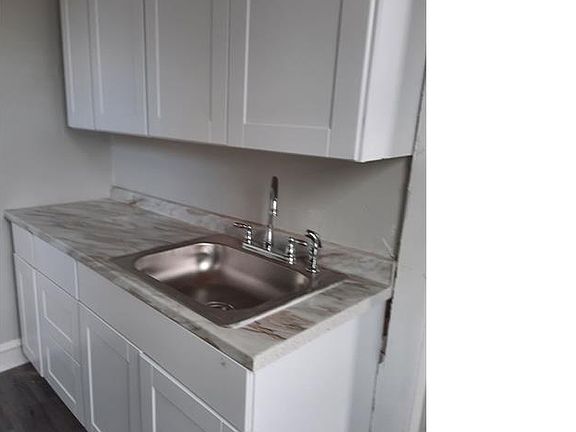 3rd image of 1945 W Hunting Park Ave #1R