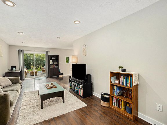 4th image of 604 Blackbass Ave