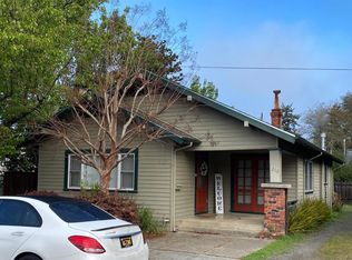 213 Plaza St, Healdsburg, CA 95448