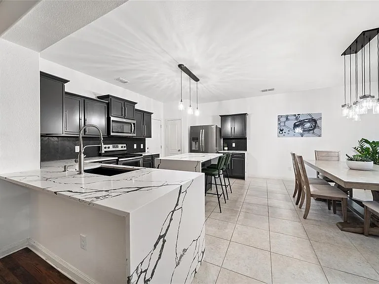 125 Curt St — Photo 11