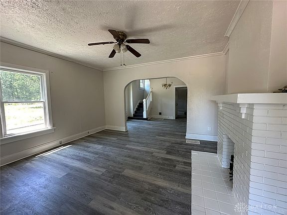 4th image of 165 Oxford Ave