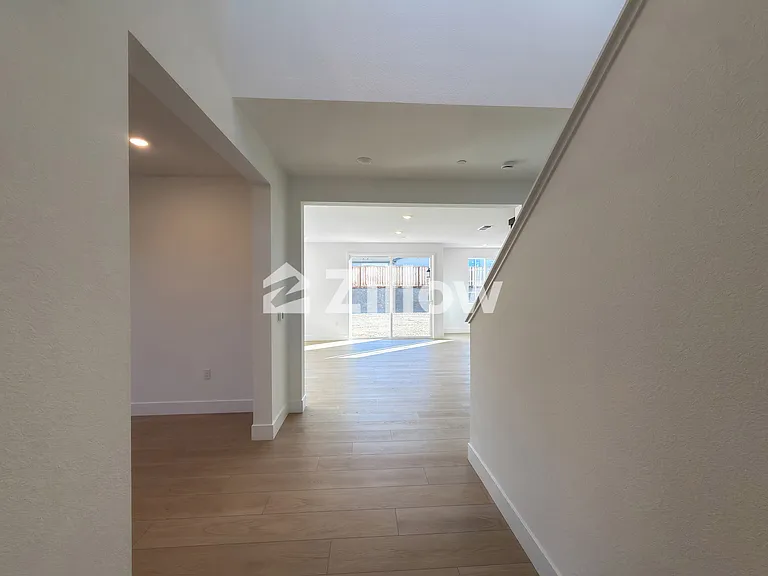 2848 Dapper St — Photo 15