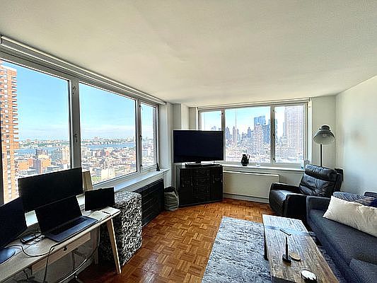 3rd image of 350 W 43rd St APT 34D