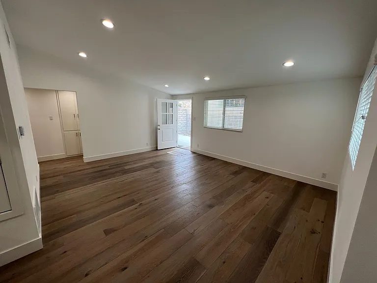 1164 Shelburn Ln — Photo 2