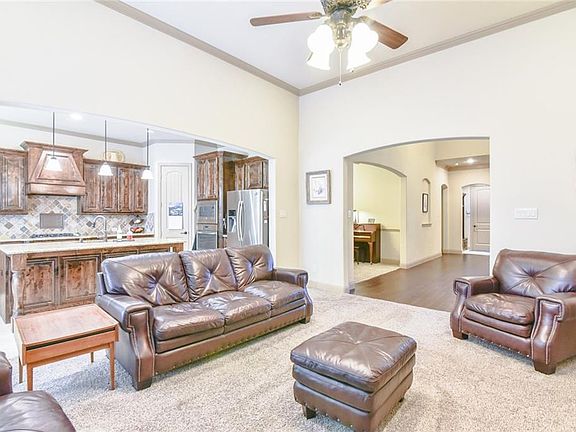 5th image of 703 Colby Dr