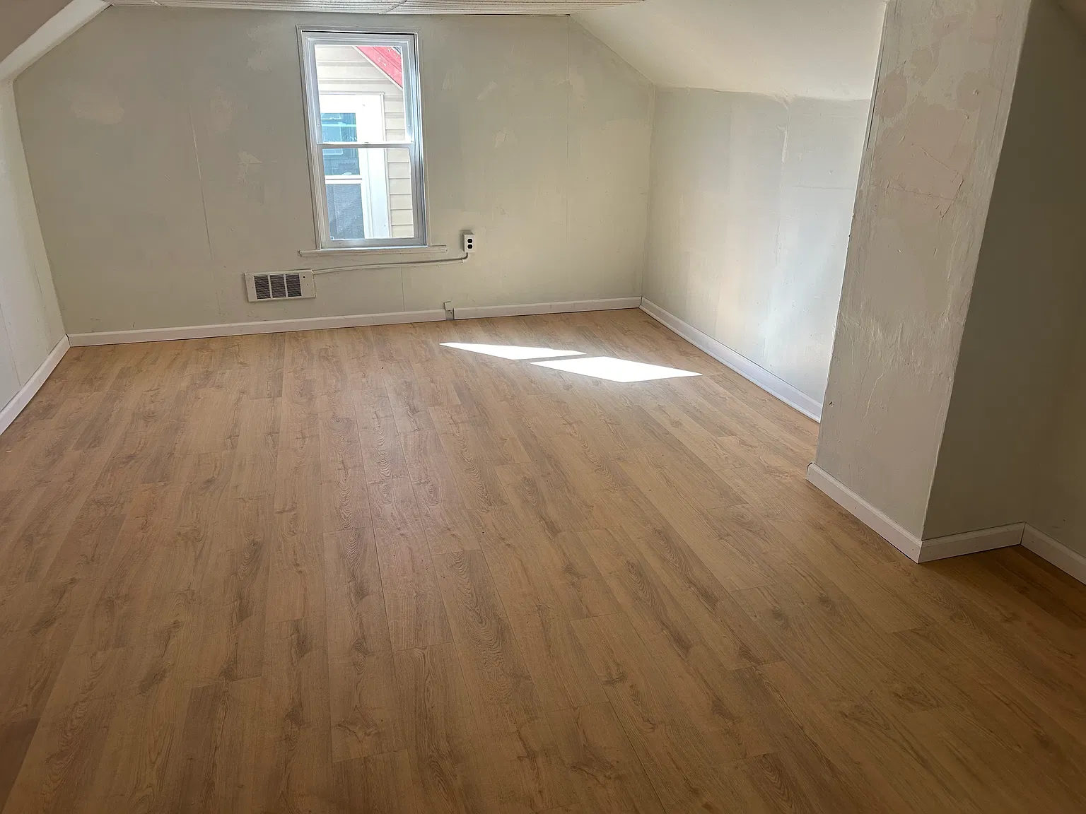 2 bed, 1250 sqft, $1,300 — Photo 3