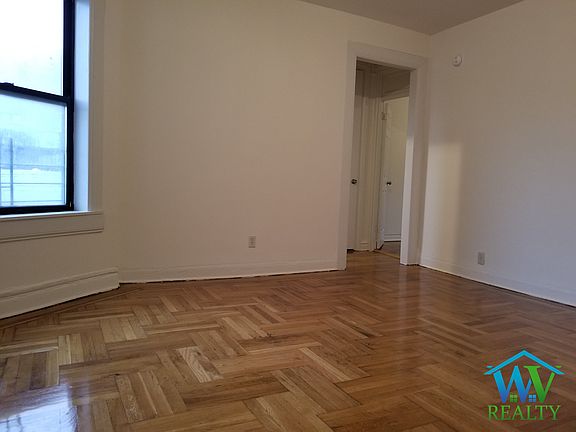 4th image of 2301 Creston Ave #A1