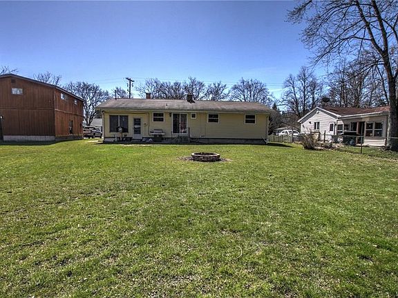 2nd image of 784 Warren Dr