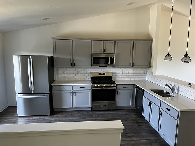 150 Mayfield Dr — Photo 4