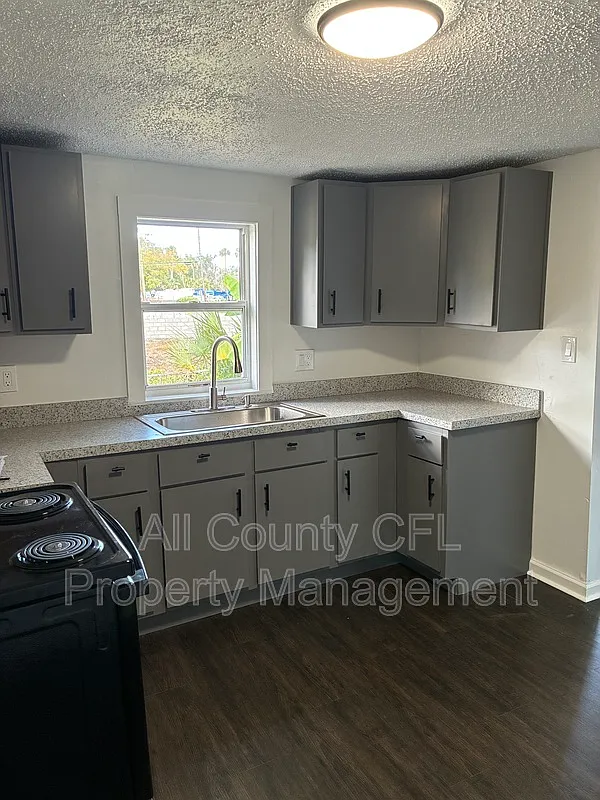 2 bed, 1.0 bath, 864 sqft, $1,390 — Photo 2