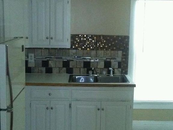 3rd image of 312 N Oakley Ave