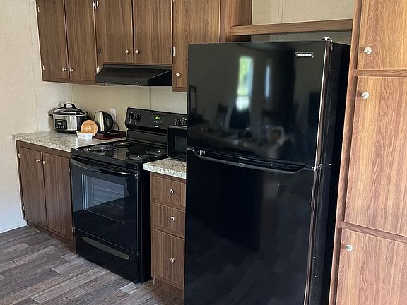 2nd image of 292 N Plantation Rd
