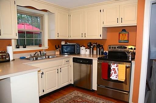 2nd image of 185 Belmont St