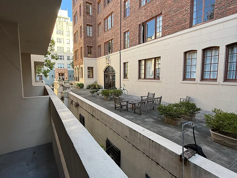 151 Lakeside Dr #213 — Photo 2