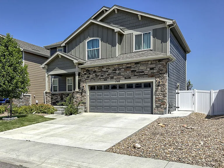 1748 Ruddlesway Dr — Photo 2