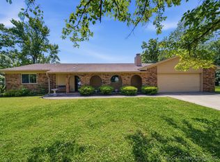 201 Country Ln, Skiatook, OK 74070