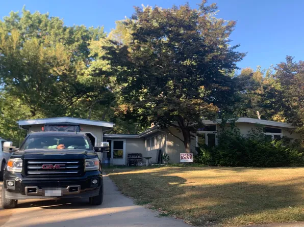 885 Pebble Ln, Florissant, MO 63033