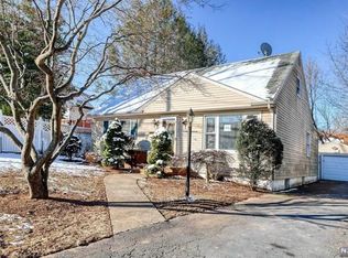 120 N Vivyen St, Bergenfield, NJ 07621