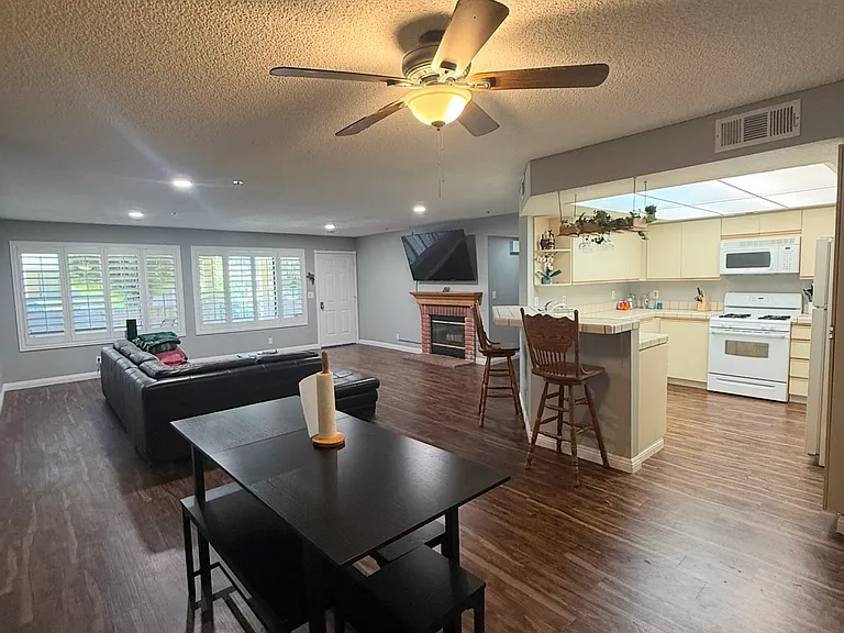 43205 Andrade Ave #C — Photo 16