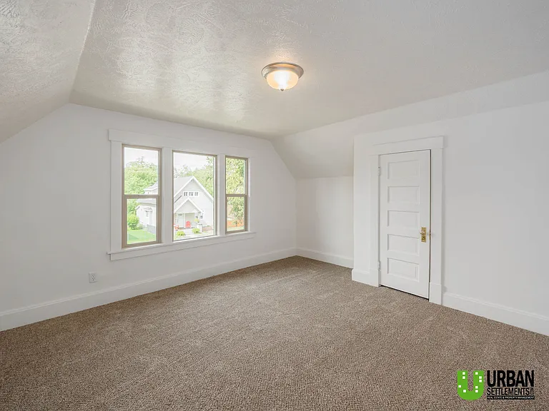 724 E Ermina Ave — Photo 20
