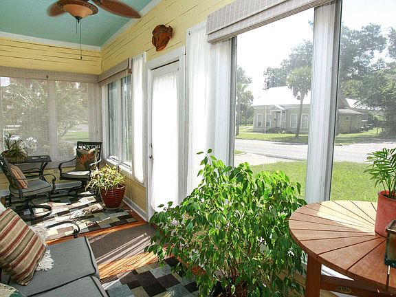 3rd image of 119 Avenue E