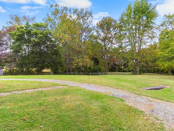 5th image of 1926 Oak Plains Rd