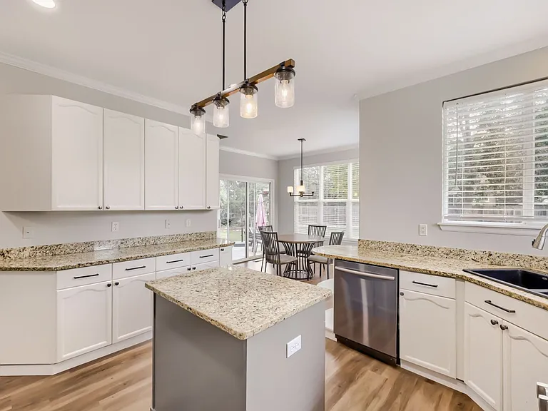 1582 Hays Ct — Photo 6