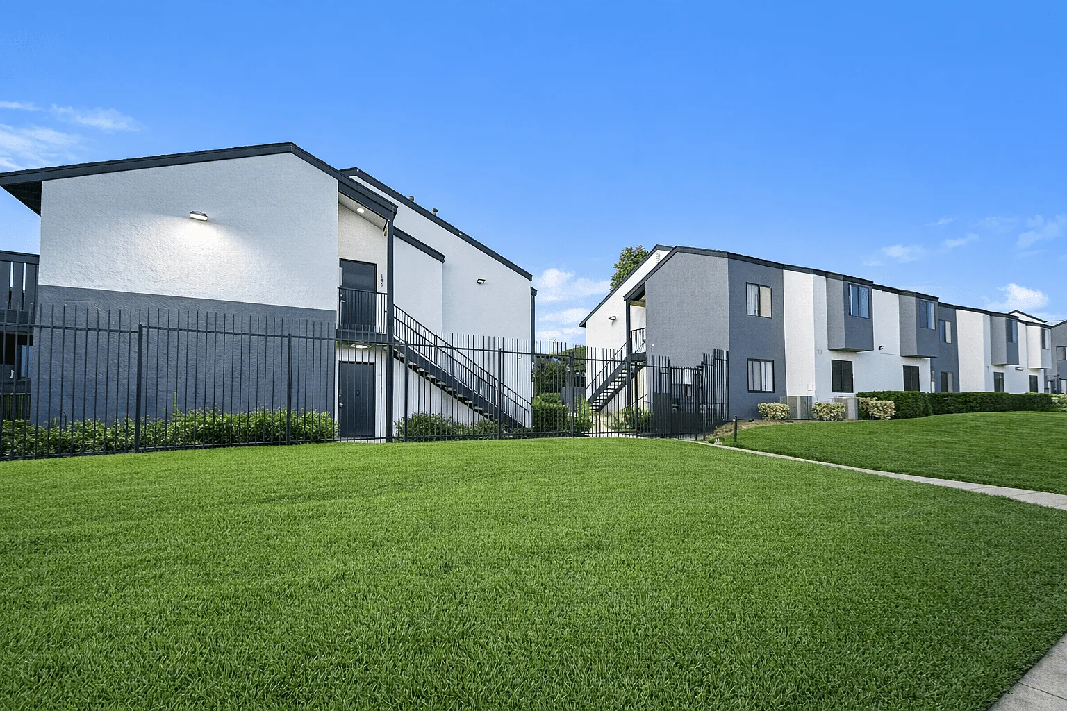 Ascot Park Apartments — Photo 1