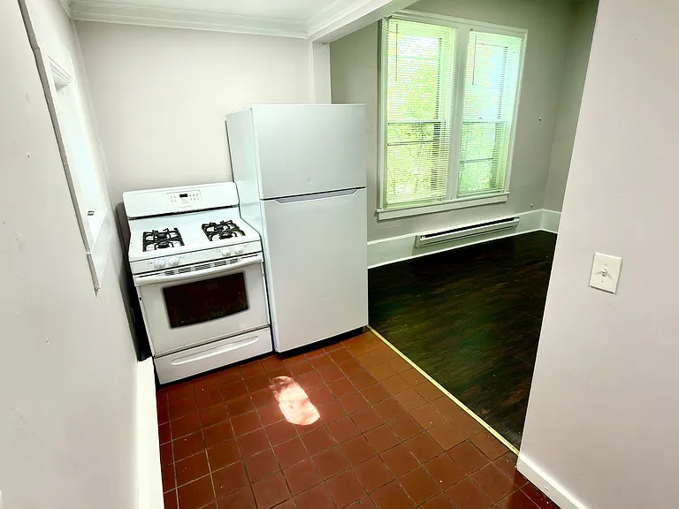 196 N Goodman St — Photo 16