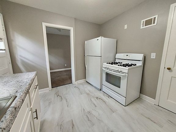 3rd image of 2631 N Hanssler Ct