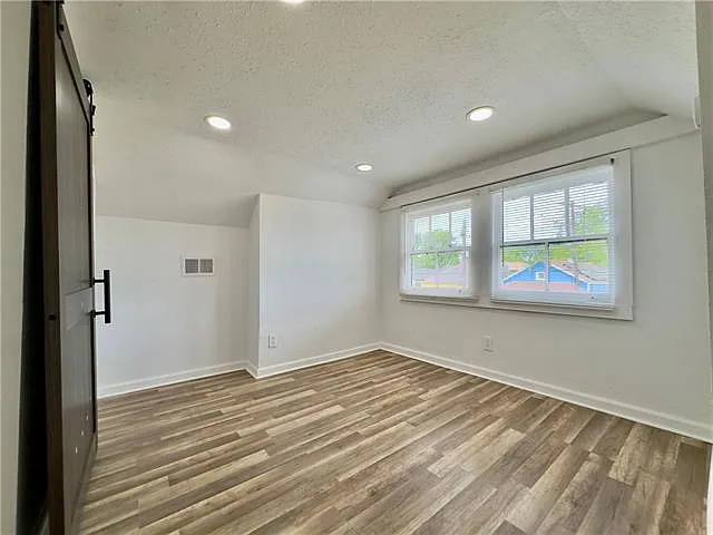 433 Homer St — Photo 23