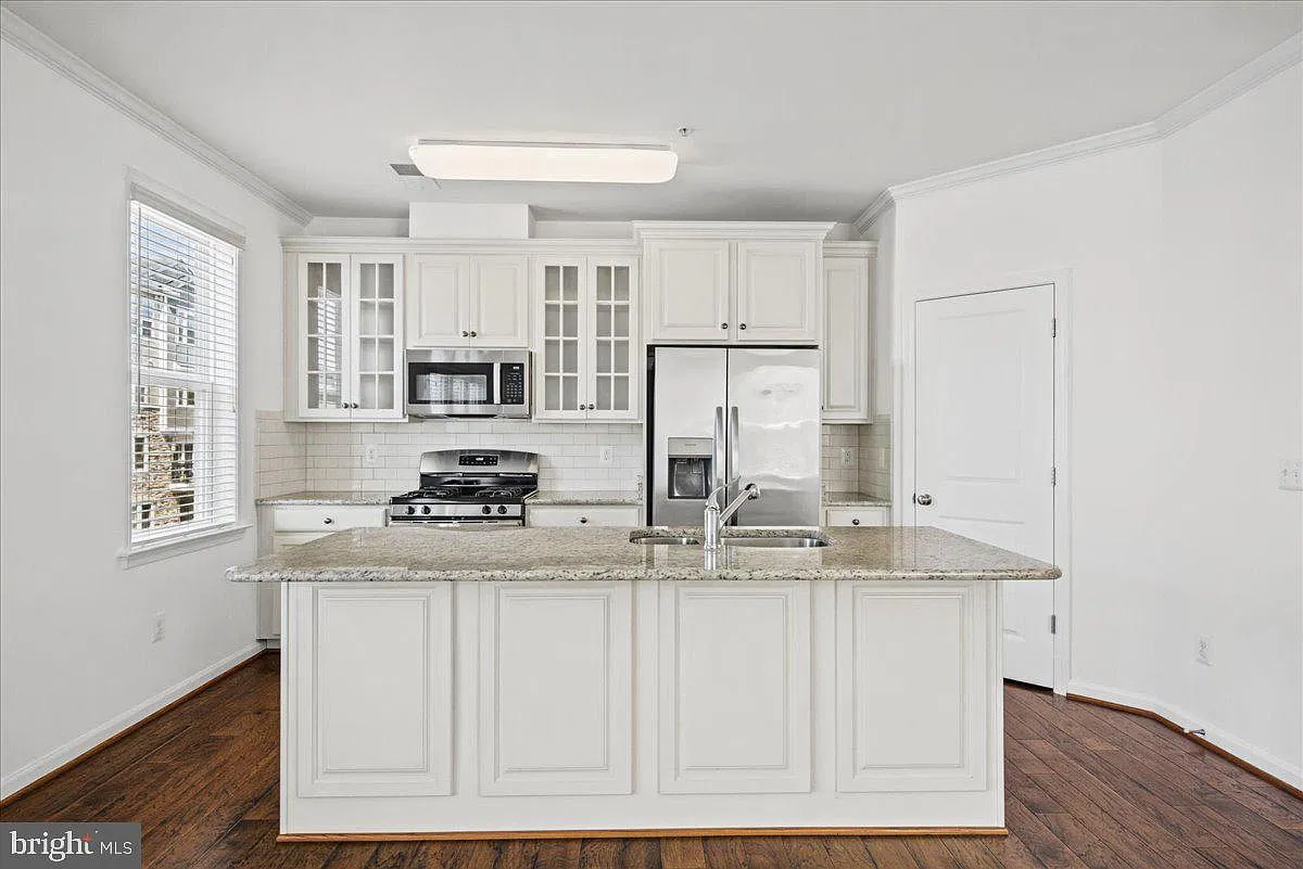 Stone Mill Corner Condominium — Photo 3