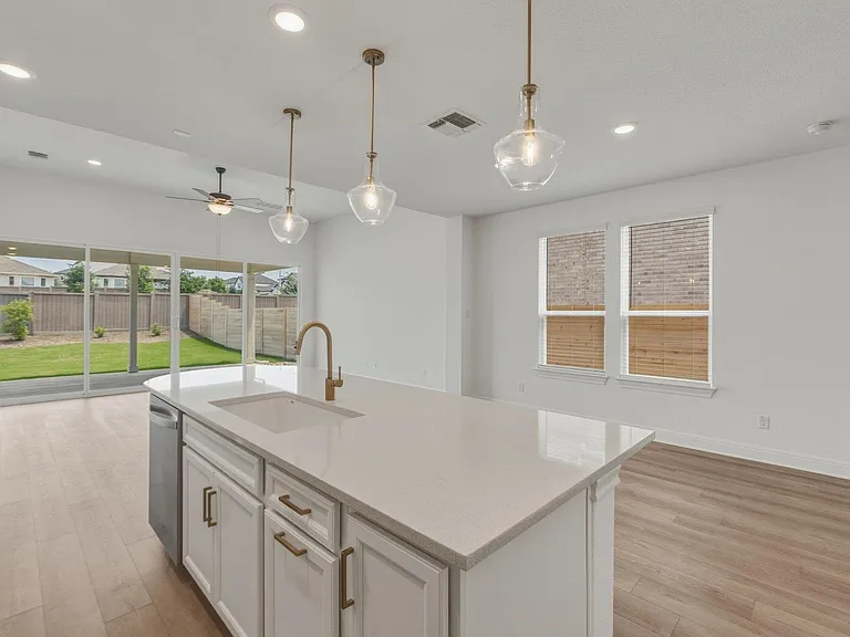608 Knot Dr — Photo 2