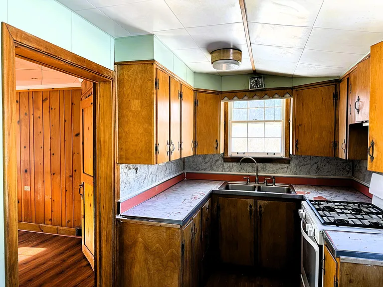 915 Perry Hwy — Photo 19