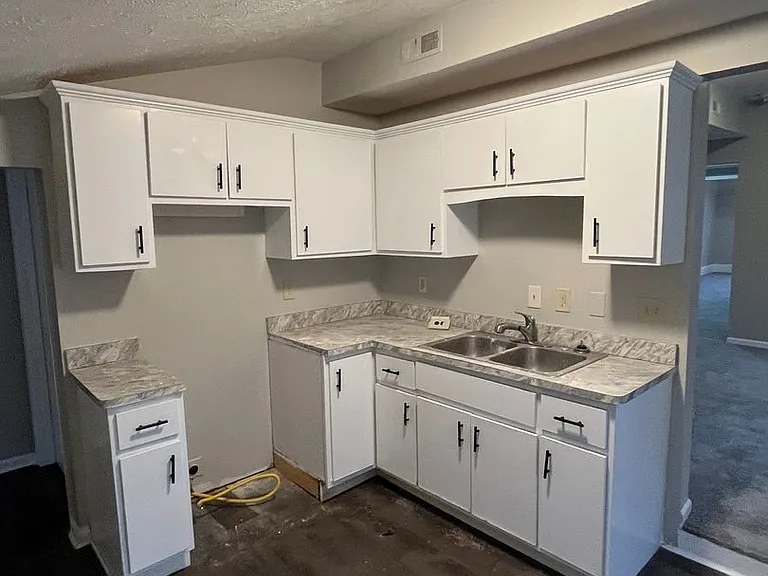 7728 Elton Ave — Photo 11
