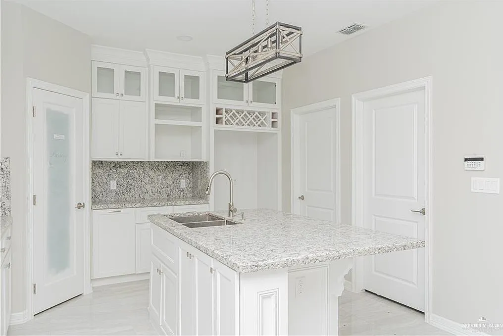 3 bed, 2.0 bath, 1445 sqft, $1,700 — Photo 4
