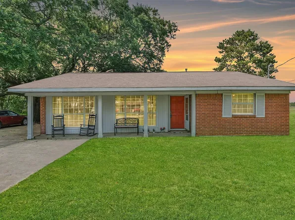 107 Sunset Heights Ave, Dayton, TX 77535