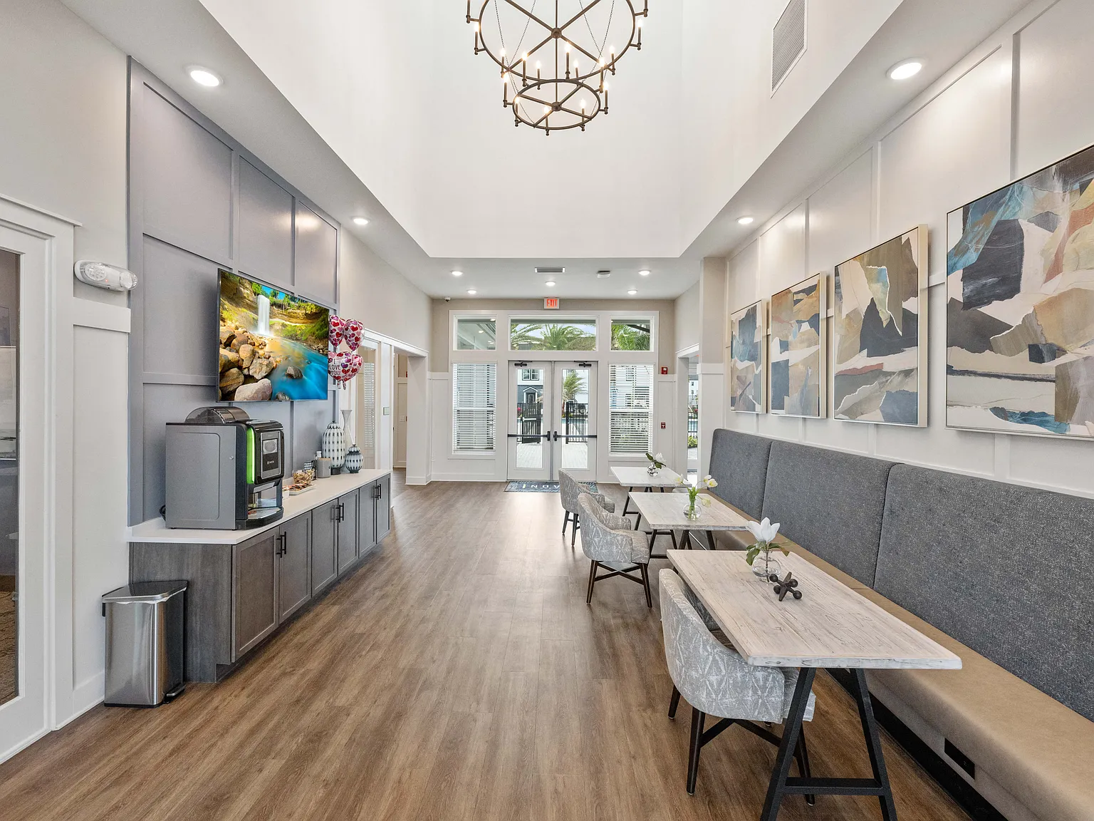 Novo Gateway Apartments and Townhomes — Photo 4