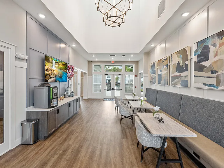 Novo Gateway Apartments and Townhomes — Photo 4