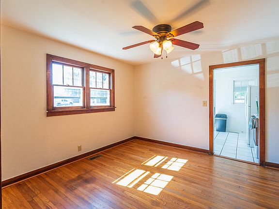 5th image of 1217 Meadowview Ave
