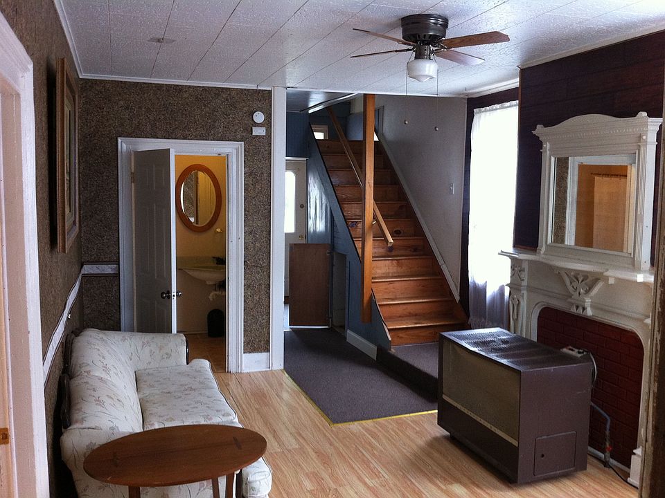 Main Living Room (2nd Floor)