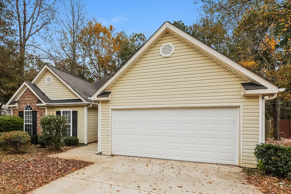 3 bed, 2.0 bath, 1492 sqft, $2,570 — Photo 2